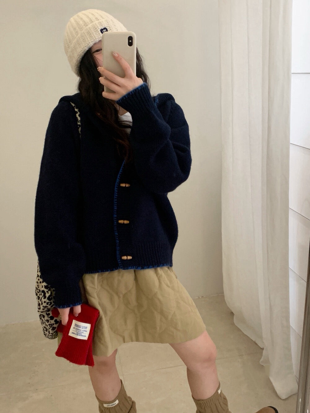 // 設計感撞色縫線包邊牛角鈕連帽CD