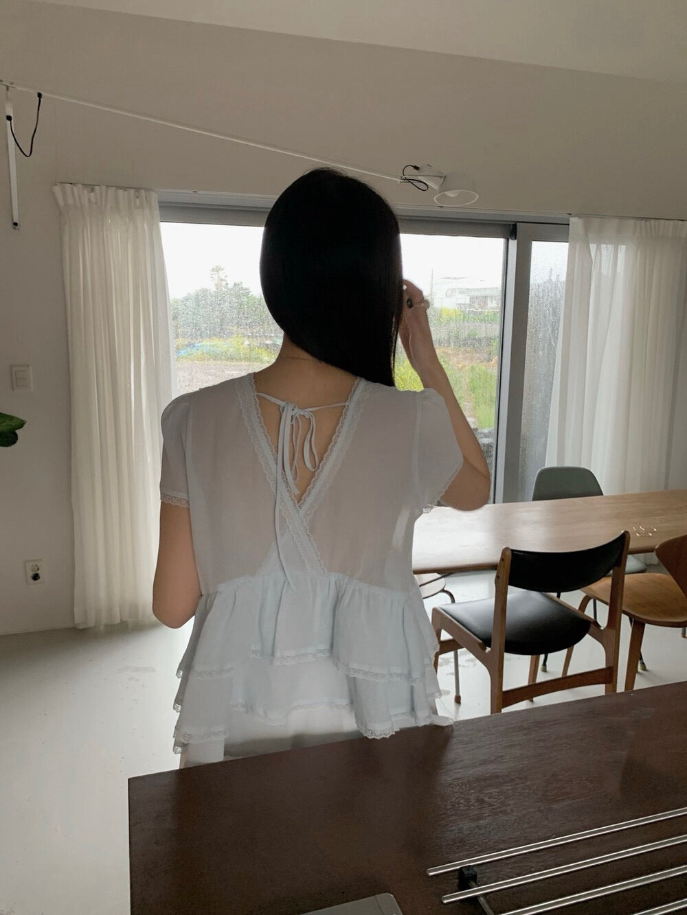 B28 / 超美前後V領壓褶lace邊層層BL
