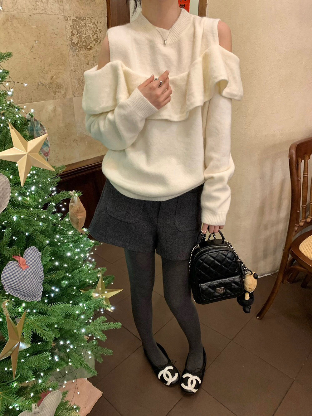 // 小性感露肩荷葉邊毛衣