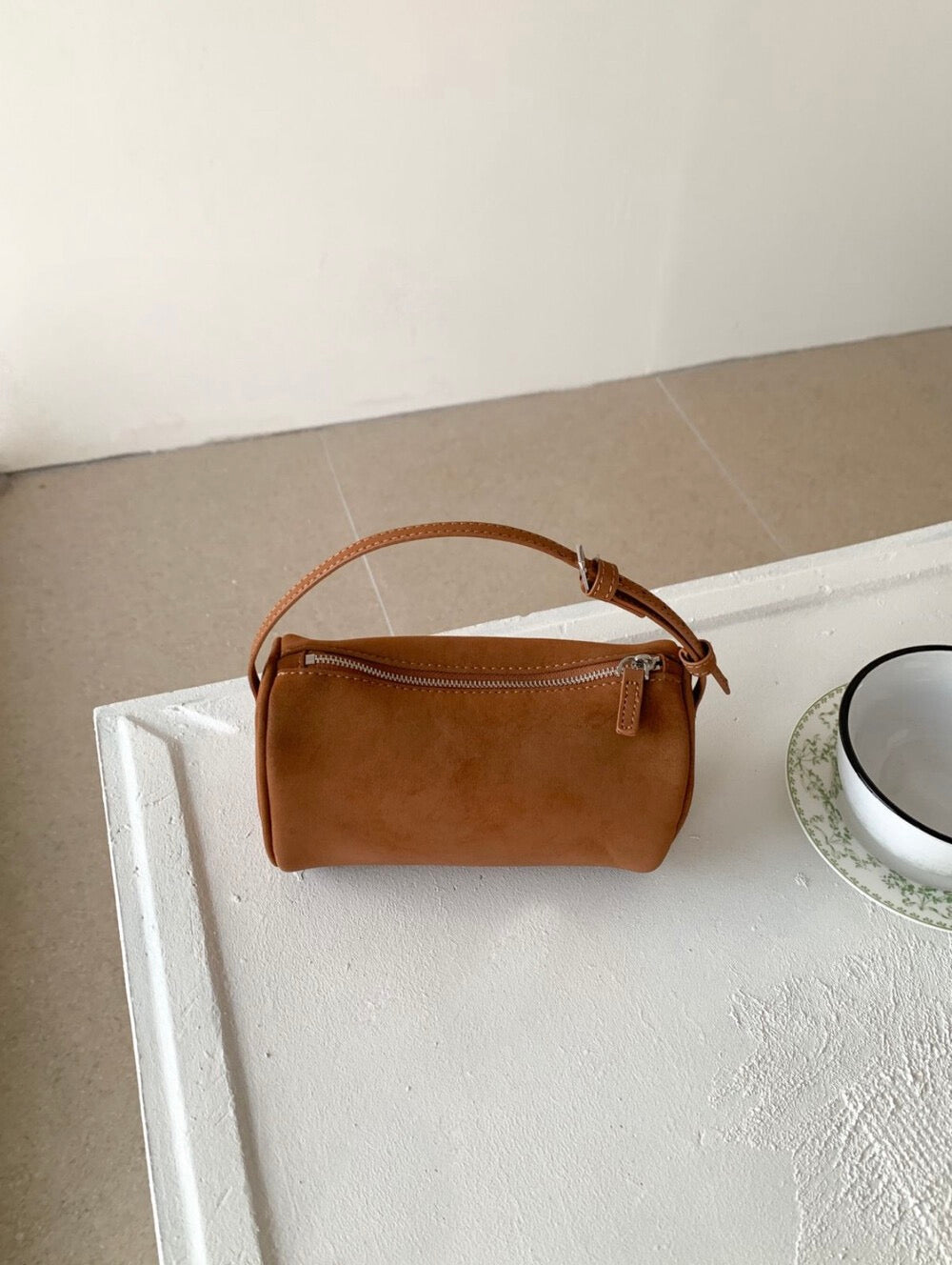 Nov. Part 3贈品🌟滿額$1200送簡約猄皮絨圓筒袋￼