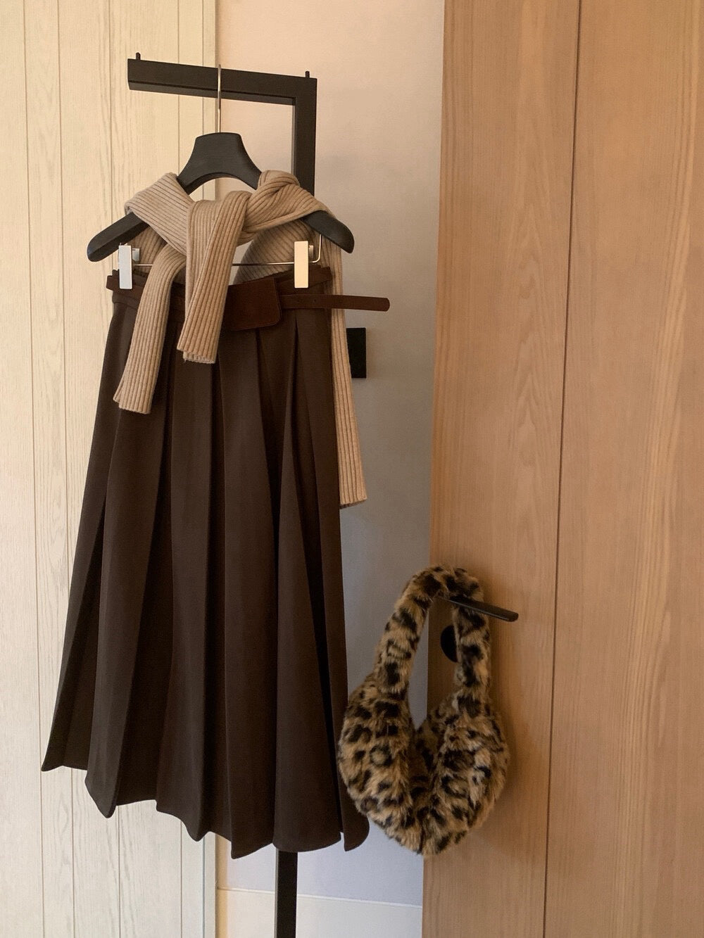 // 秋冬必備粗百褶毛呢中裙(連腰帶)