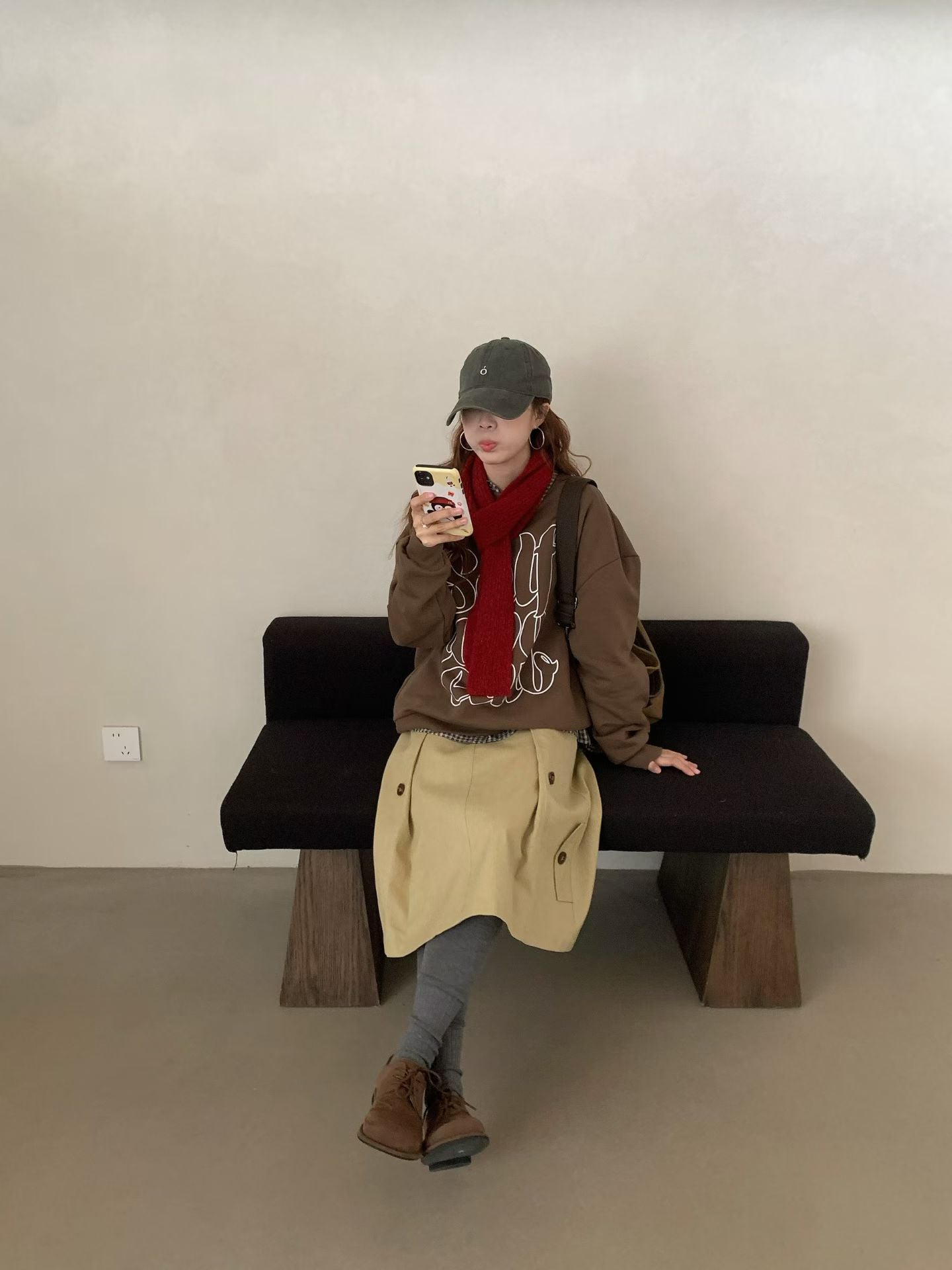 // 超大字母寬鬆版型衛衣