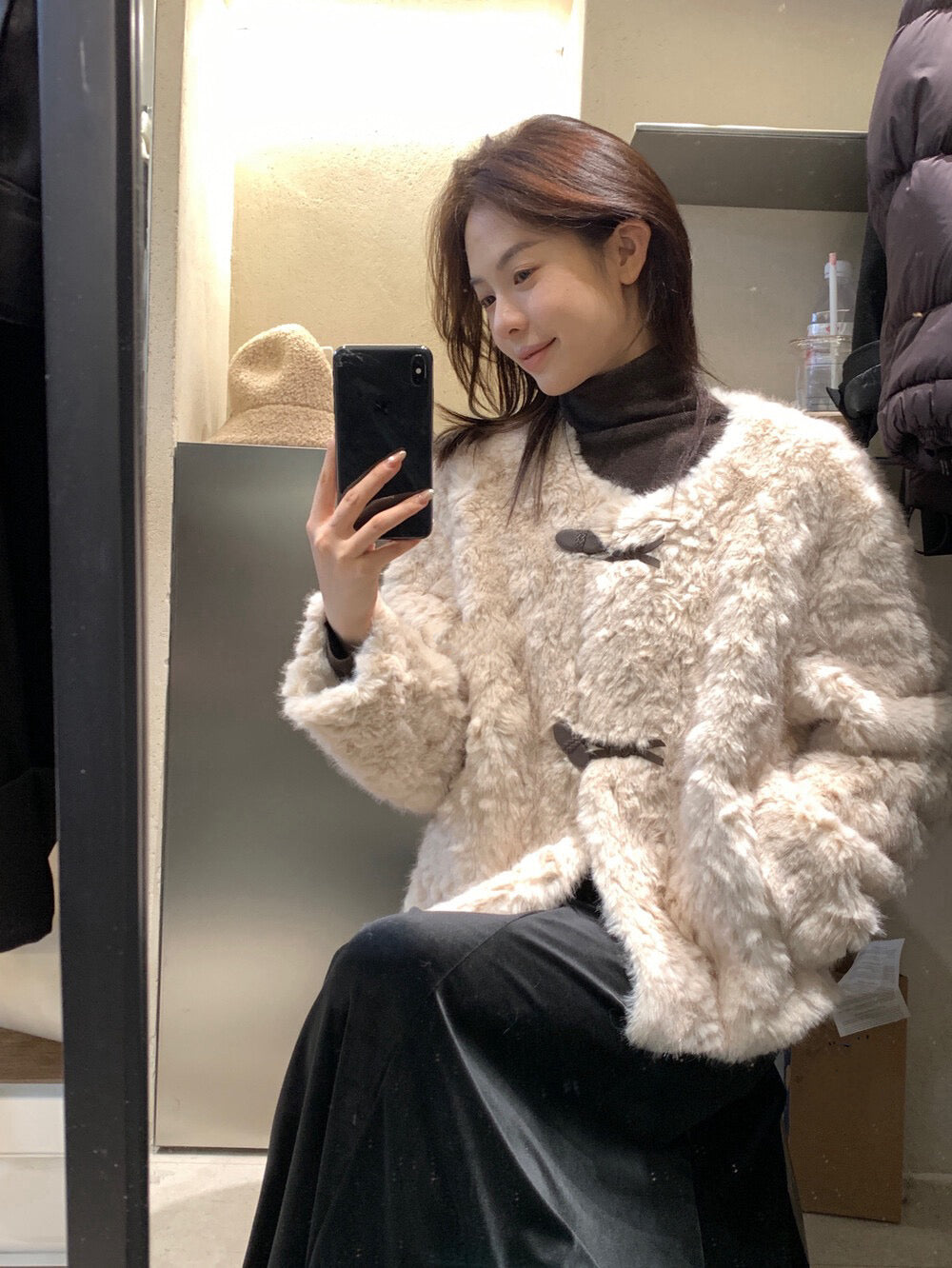 // 牛角扣麂皮底毛毛外套