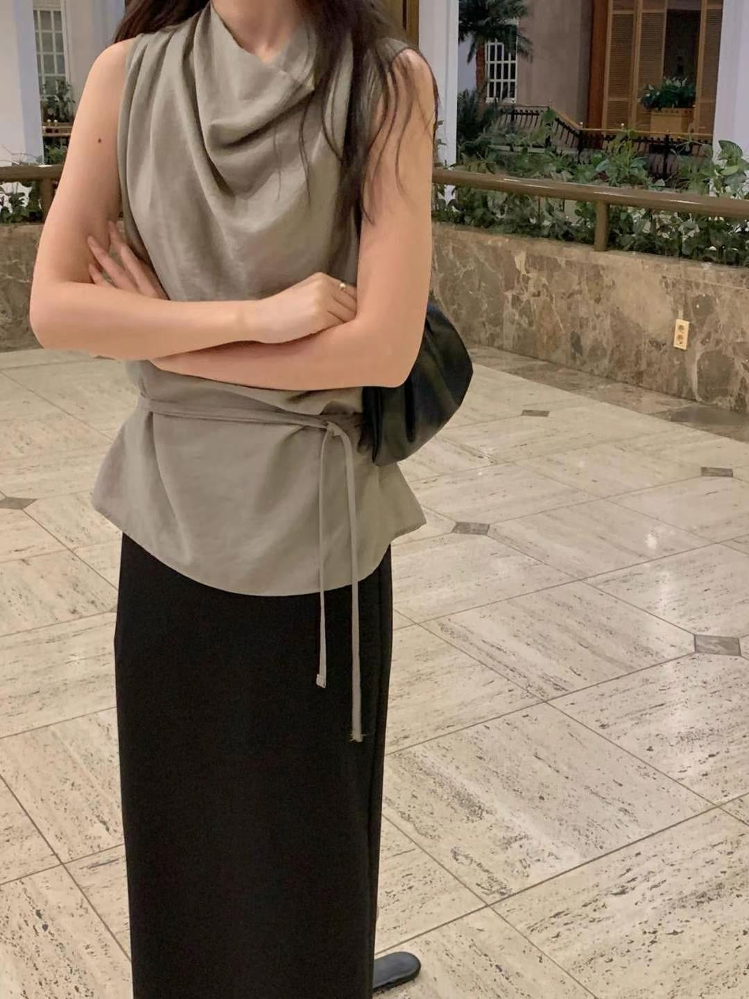 // 垂垂領口silky連腰帶背心