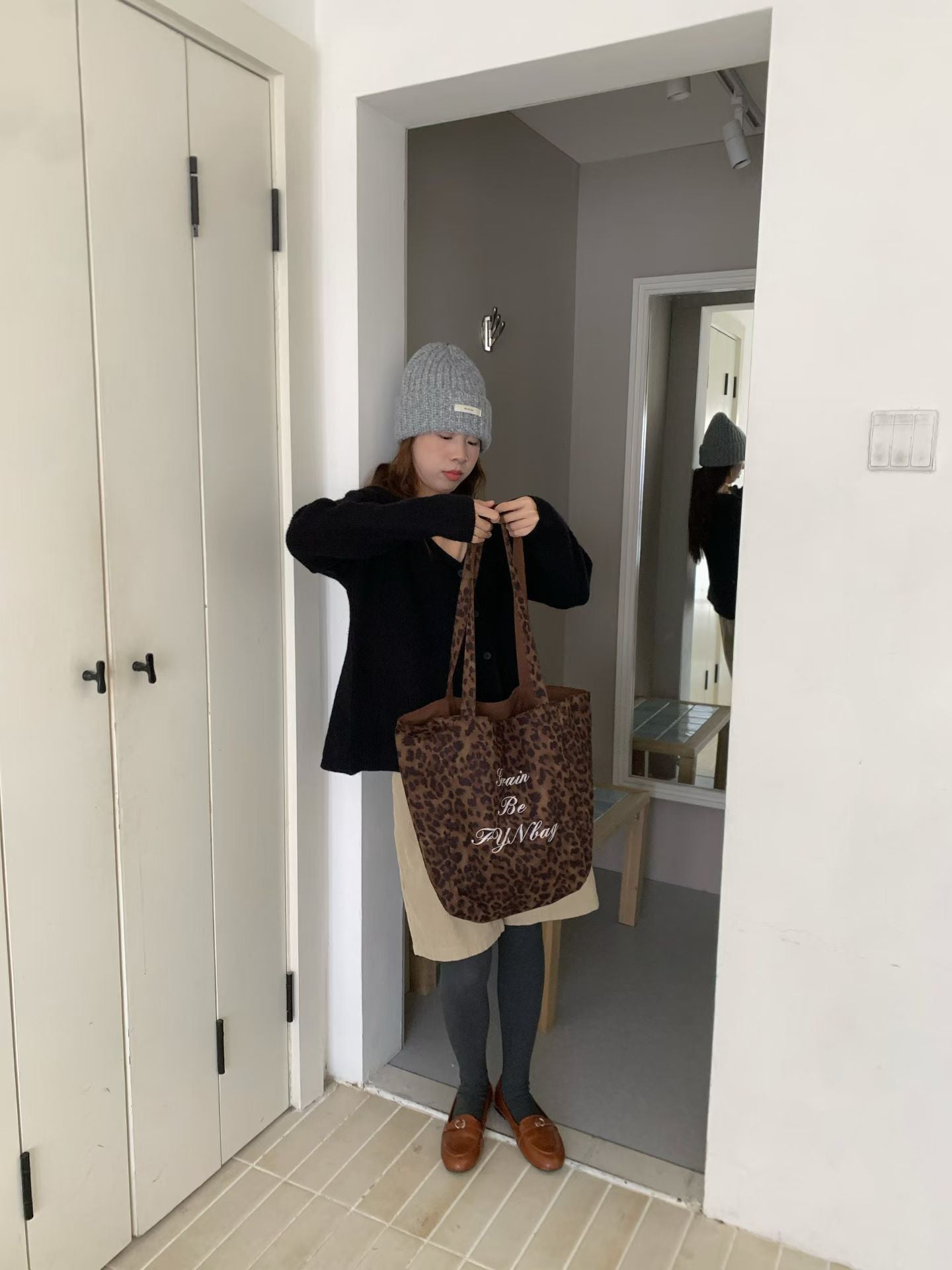 // 12色超美色系V領排扣羊絨紗CD