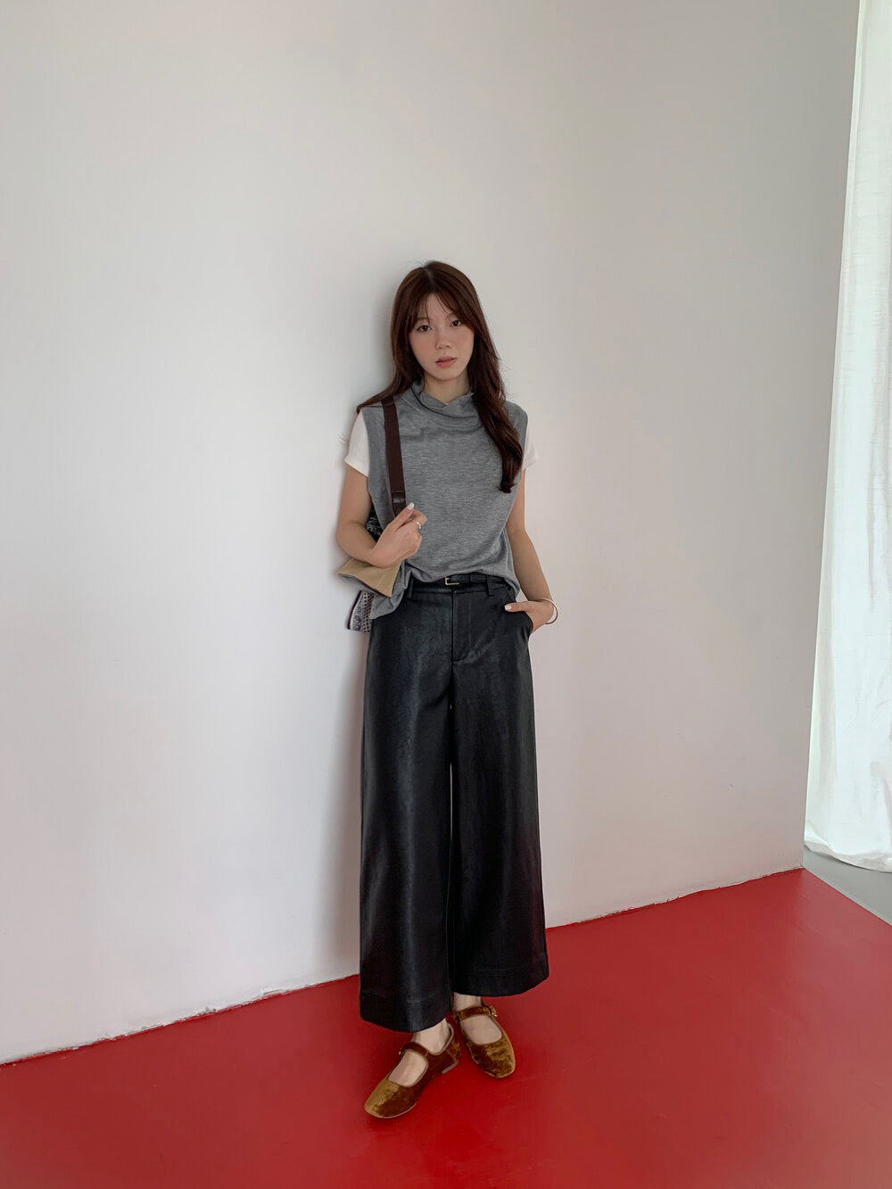 // 復古感超顯瘦連腰帶皮褲