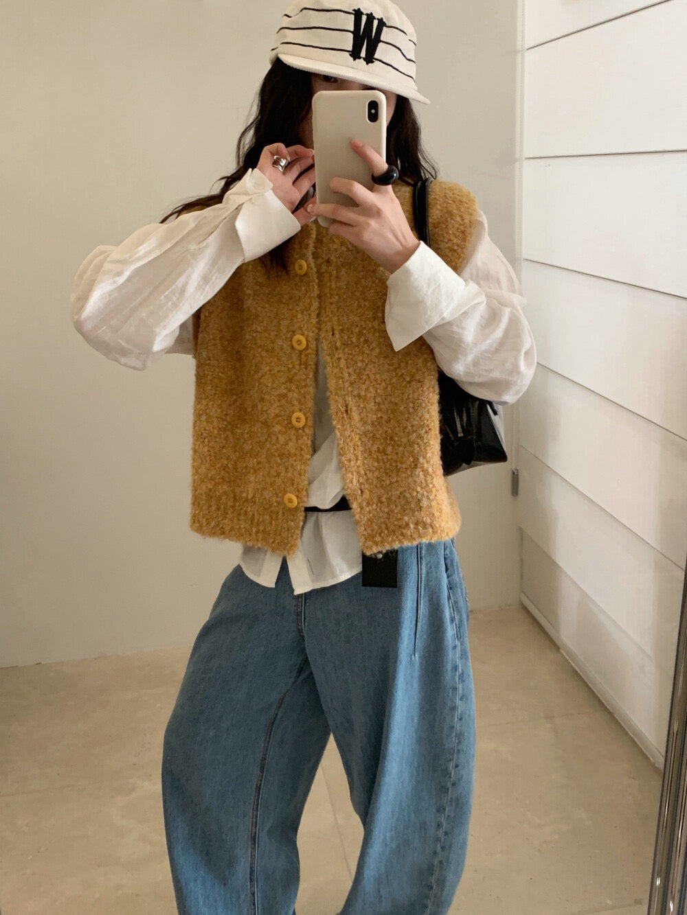 // 可愛感圈圈毛鈕扣背心馬甲￼