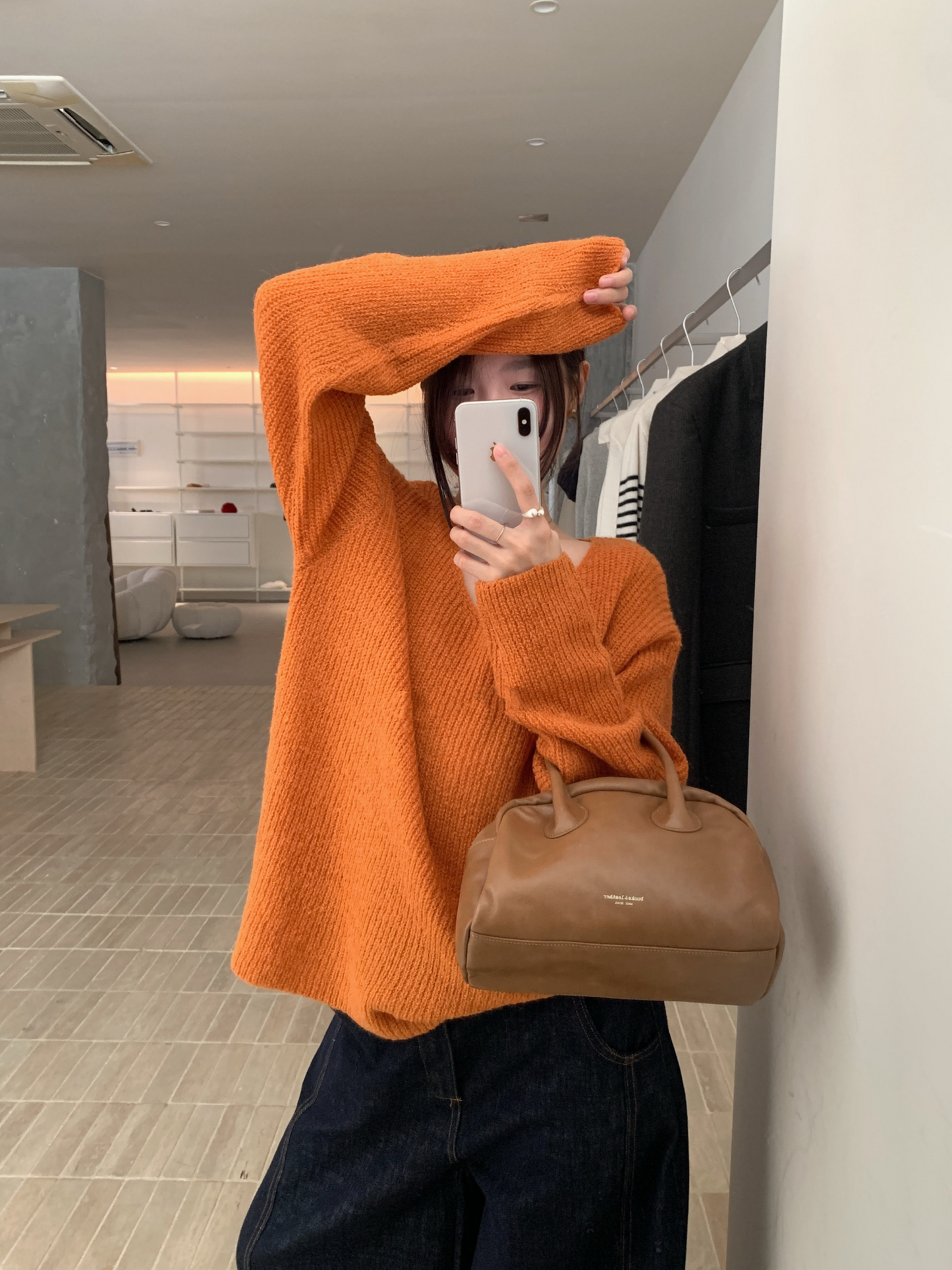 // 柔軟親膚馬海毛11色v領NT