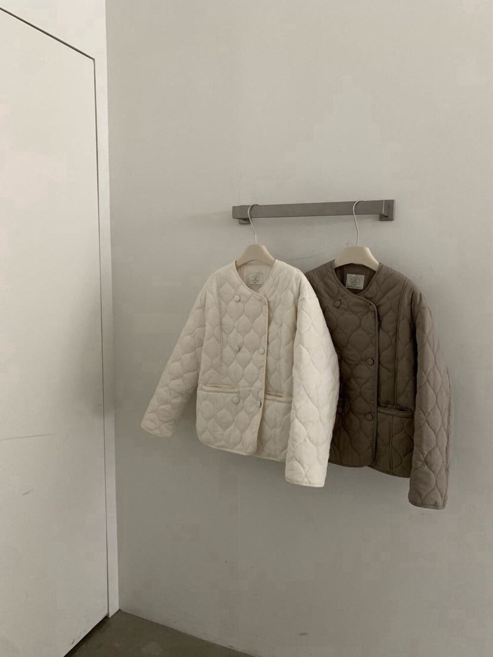 // cutting超美菱格夾棉圓領弧邊外套