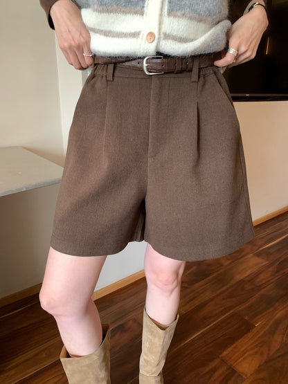 // 挺括感羊毛呢料連腰帶短褲