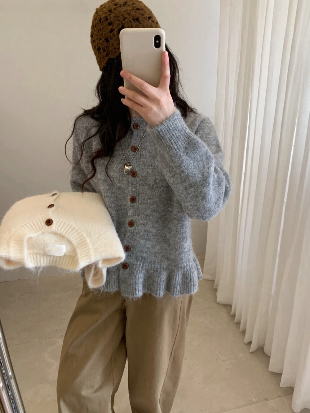 // 8%綿羊毛荷葉花邊腳排扣毛衣