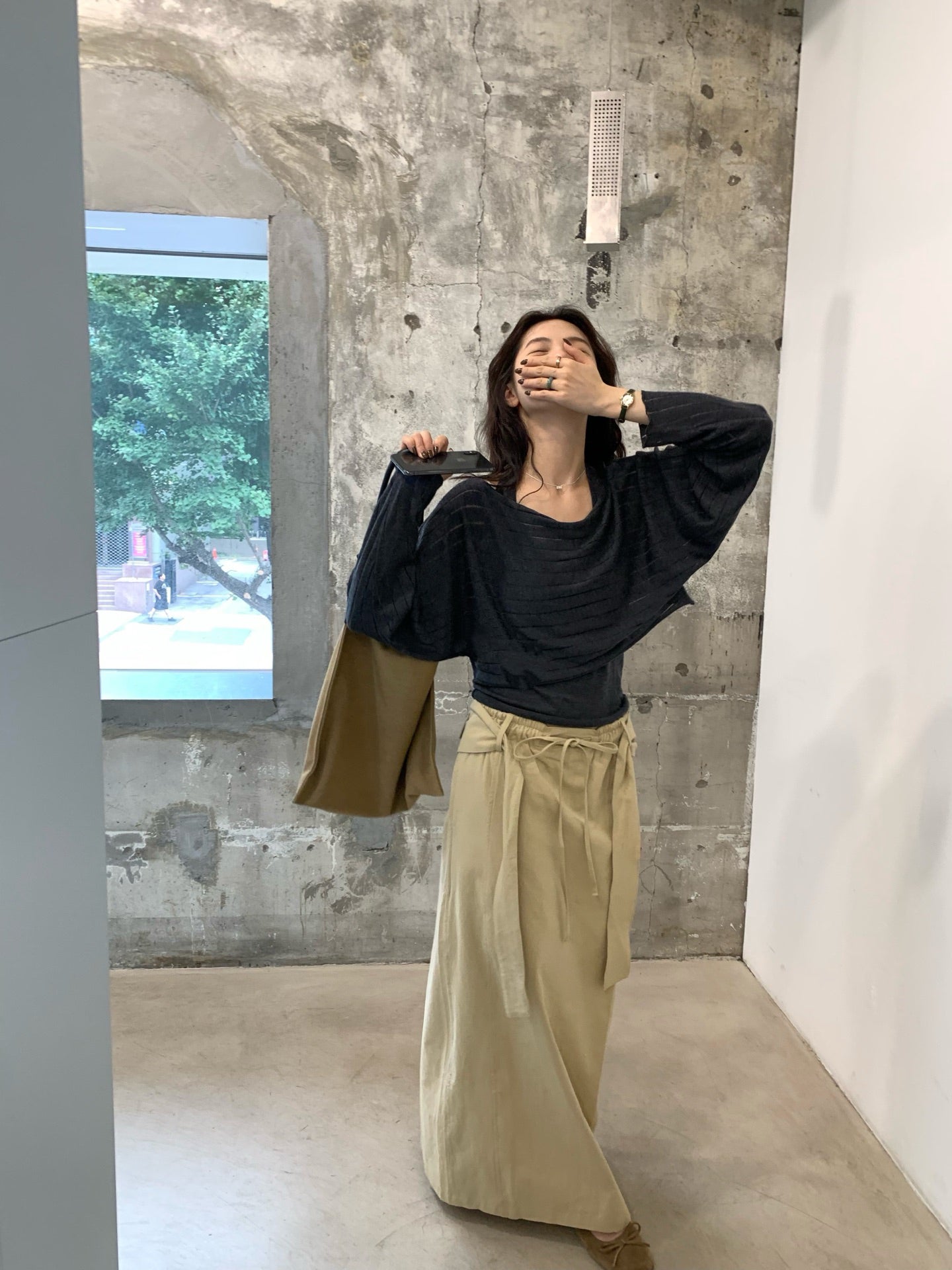 // 設計感綁帶直筒挺版中裙