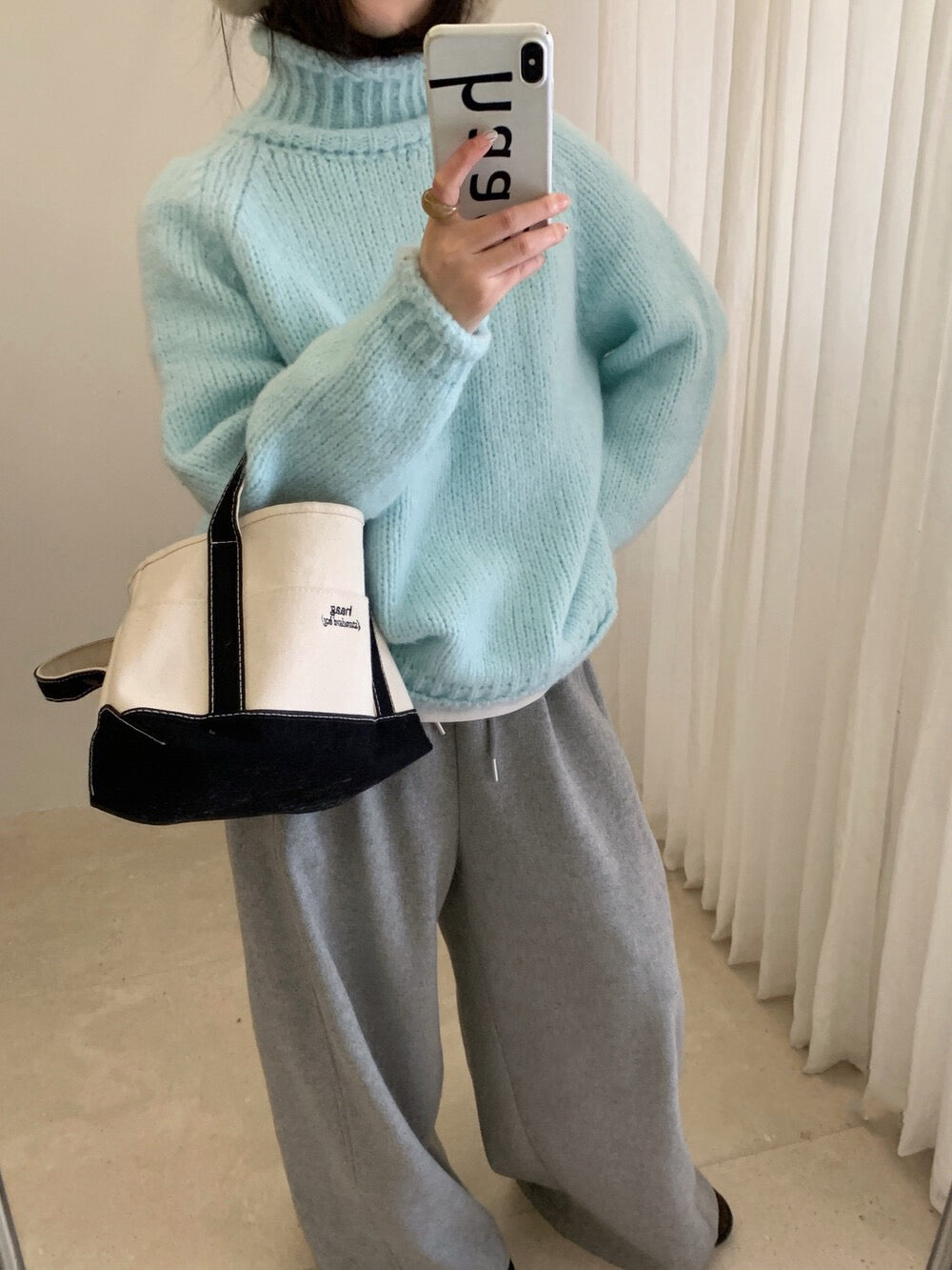 // 12%alpaca顏色超美的軟糯粗棒針卷邊高領毛衣