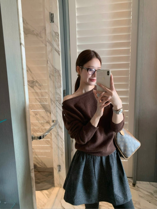 // 50%alpaca鈕扣設計斜領露肩NT