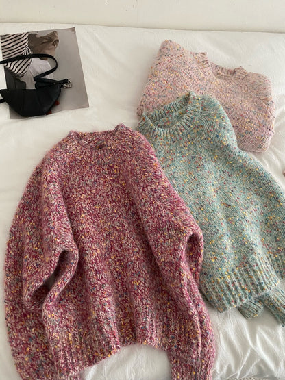 // 一眼看中的彩線圓領毛衣