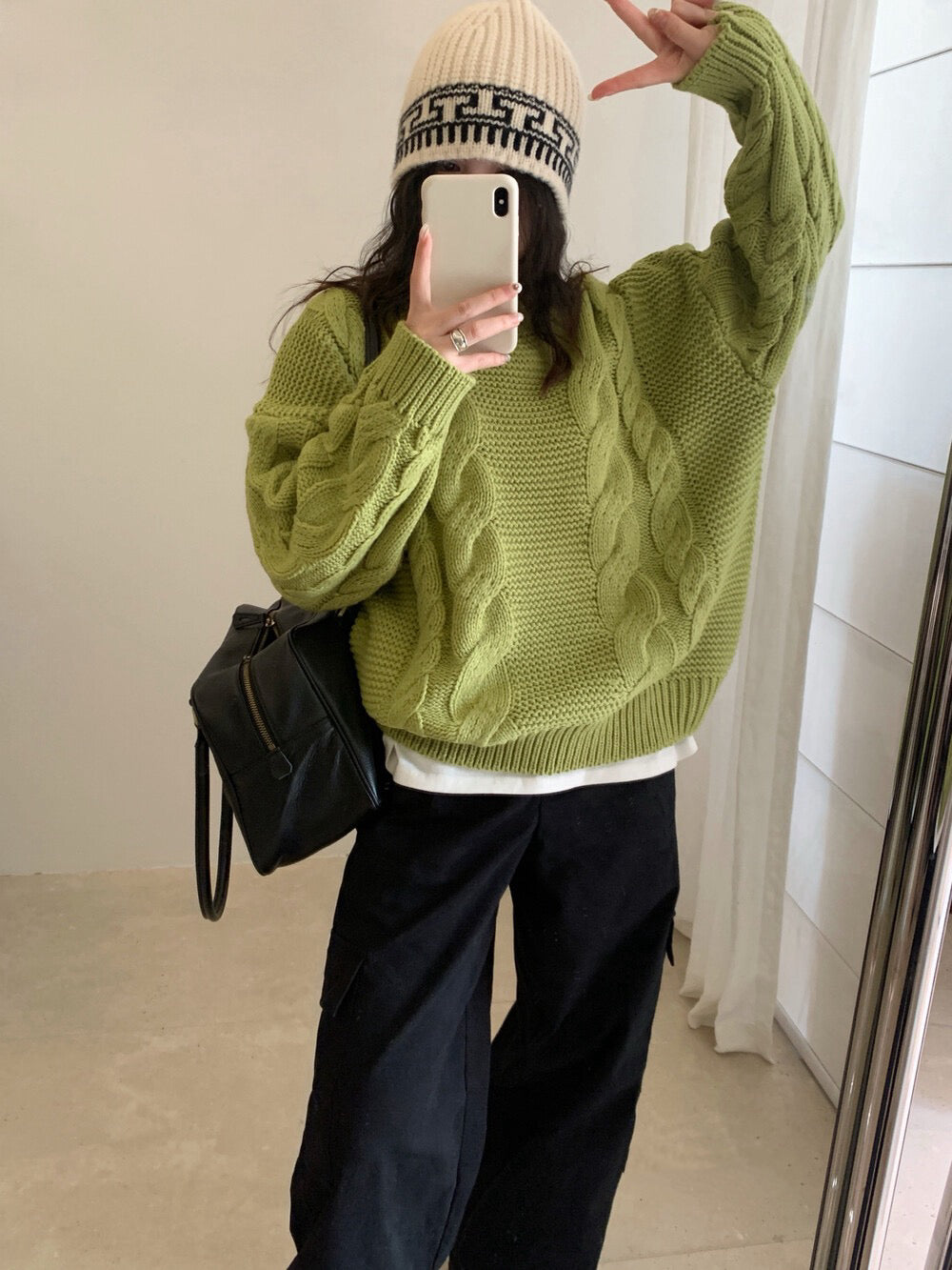 // 粗麻花圓領寬鬆毛衣