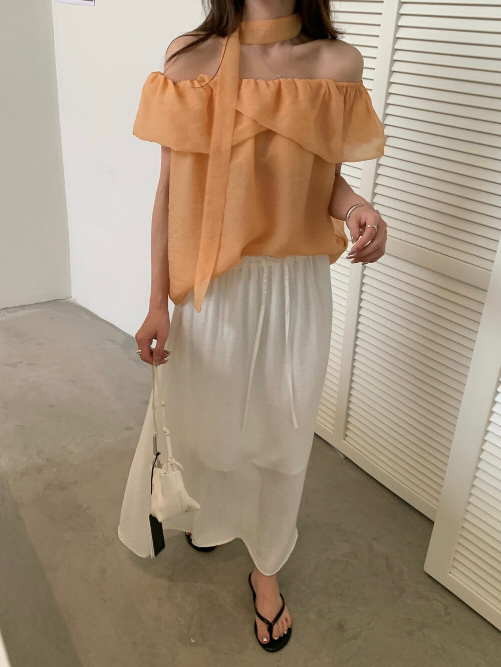 // 極簡鬆弛感麻質中裙