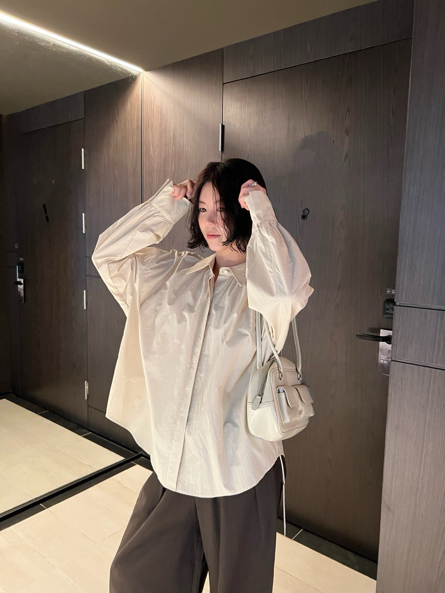 // 暗扣打褶設計側廓型鬆弛感簡約SH