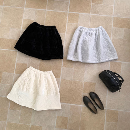 // 減齡款絲絨菱格蓬蓬短裙