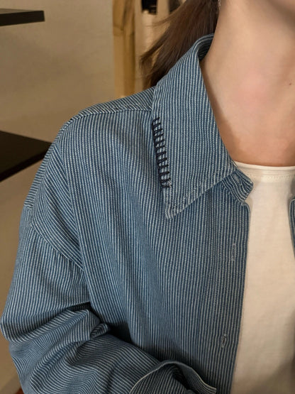 B178 / 設計感刺繡口袋+領邊細間條牛仔恤衫