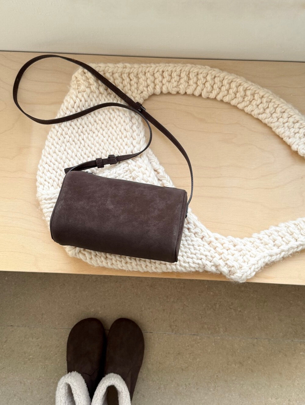 Nov. Part 3贈品🌟滿額$1200送簡約猄皮絨圓筒袋￼