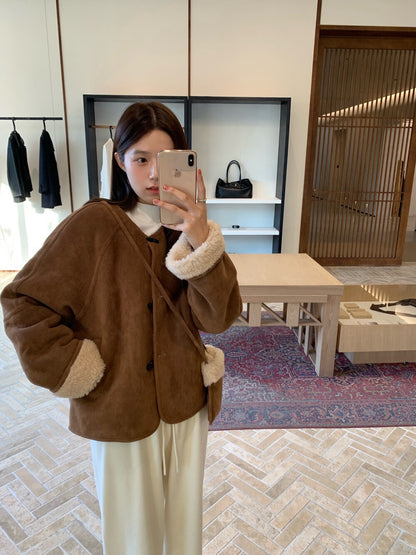 // 100%羊毛皮毛一體牛角鈕外套(連袋仔)