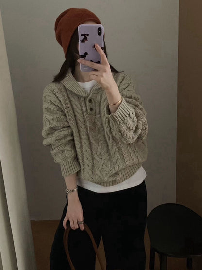 // 30%羊毛紋理感麻花鈕扣翻領毛衣