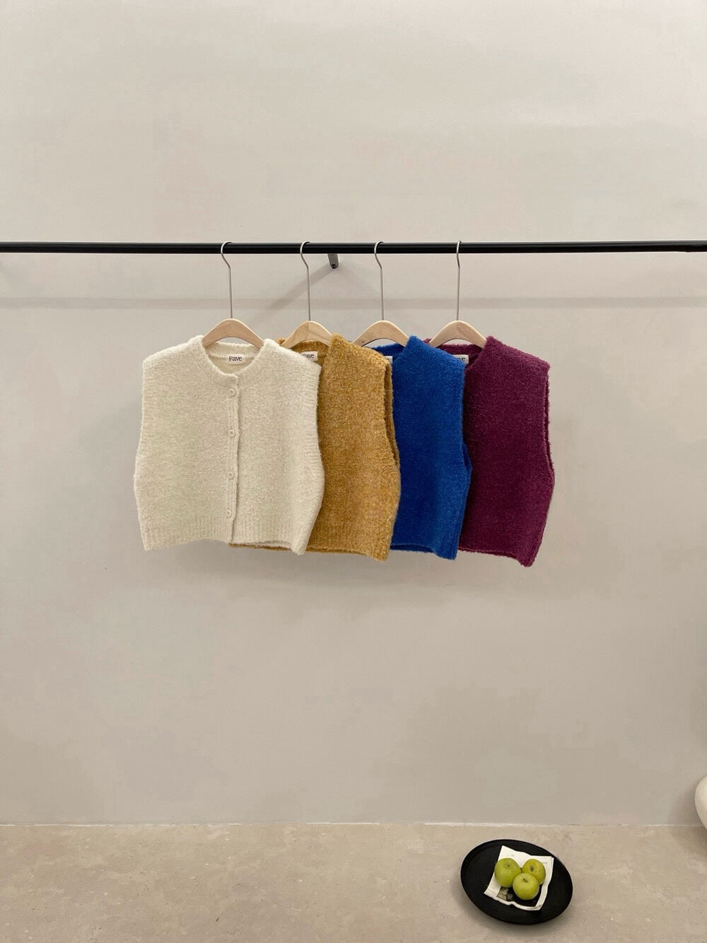 // 可愛感圈圈毛鈕扣背心馬甲￼