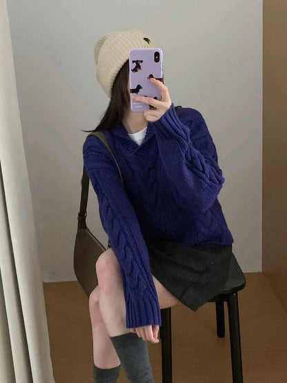 // 粗棒針麻花翻領短款毛衣