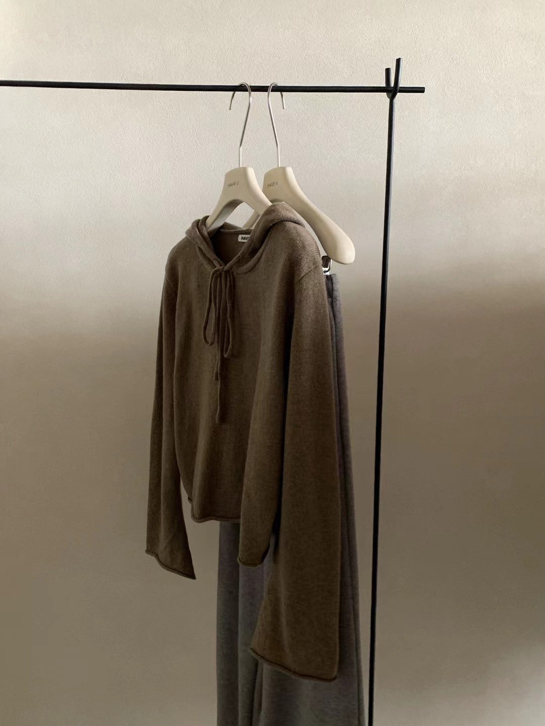 // 100%羊毛連帽卷邊毛衣