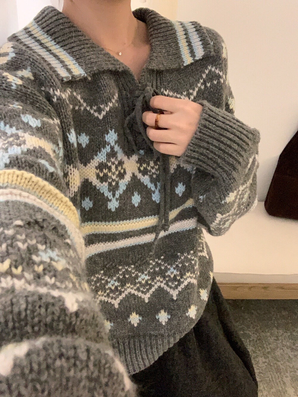 // 60%綿羊毛復古花紋綁帶翻領毛衣