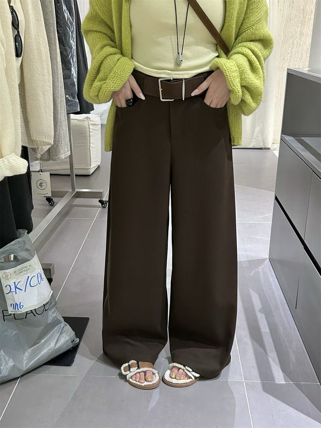 // 褲型完美連腰帶薄呢料褲