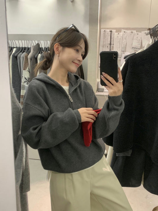 // 經典半拉鍊連帽混羊毛毛衣