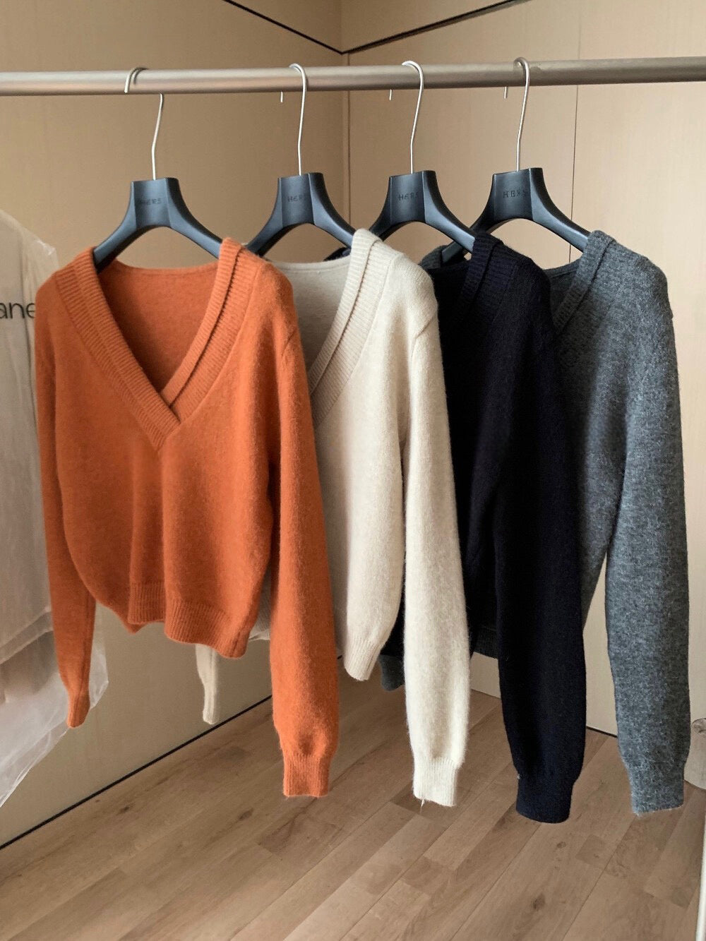 // 特別領口設計V領NT