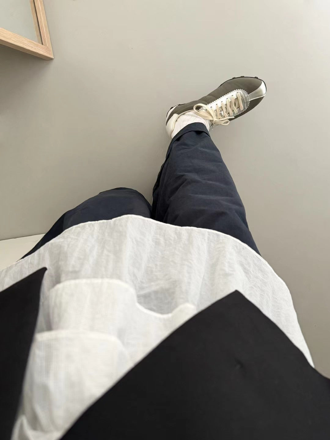 // 拼接材質真皮綁帶運動鞋