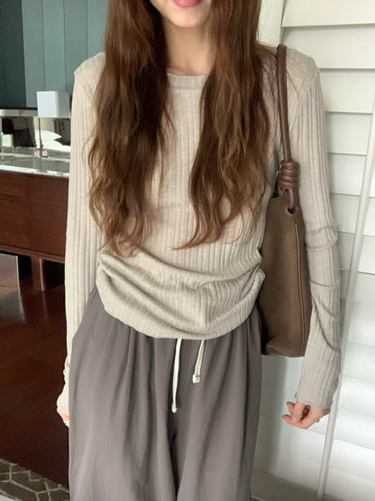 (部分現貨) // 直坑紋小設計U背TEE