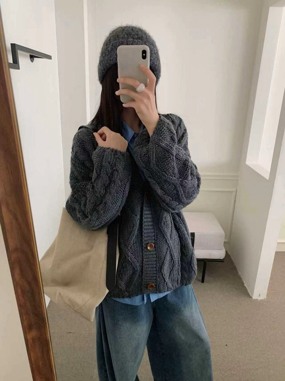 // 復古感V領重工麻花中長CD