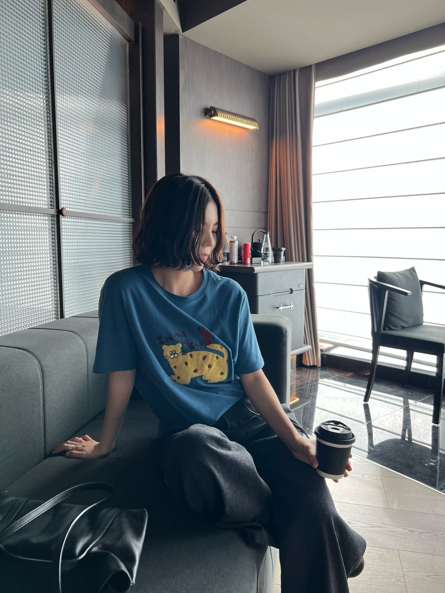 // 可愛小貓刺繡親膚磨毛感TEE