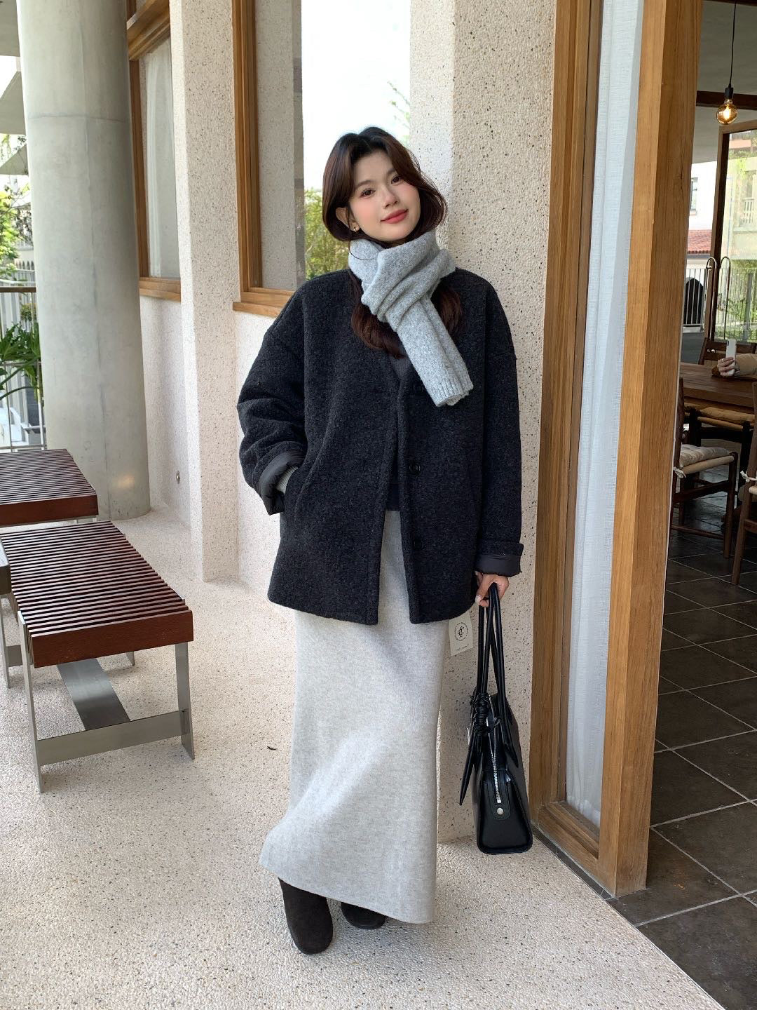 // 寬鬆版型夾棉V領毛呢外套