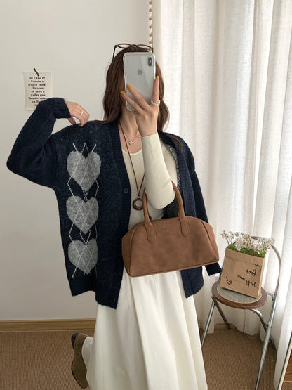 // 6%羊毛復古心心菱格V領CD