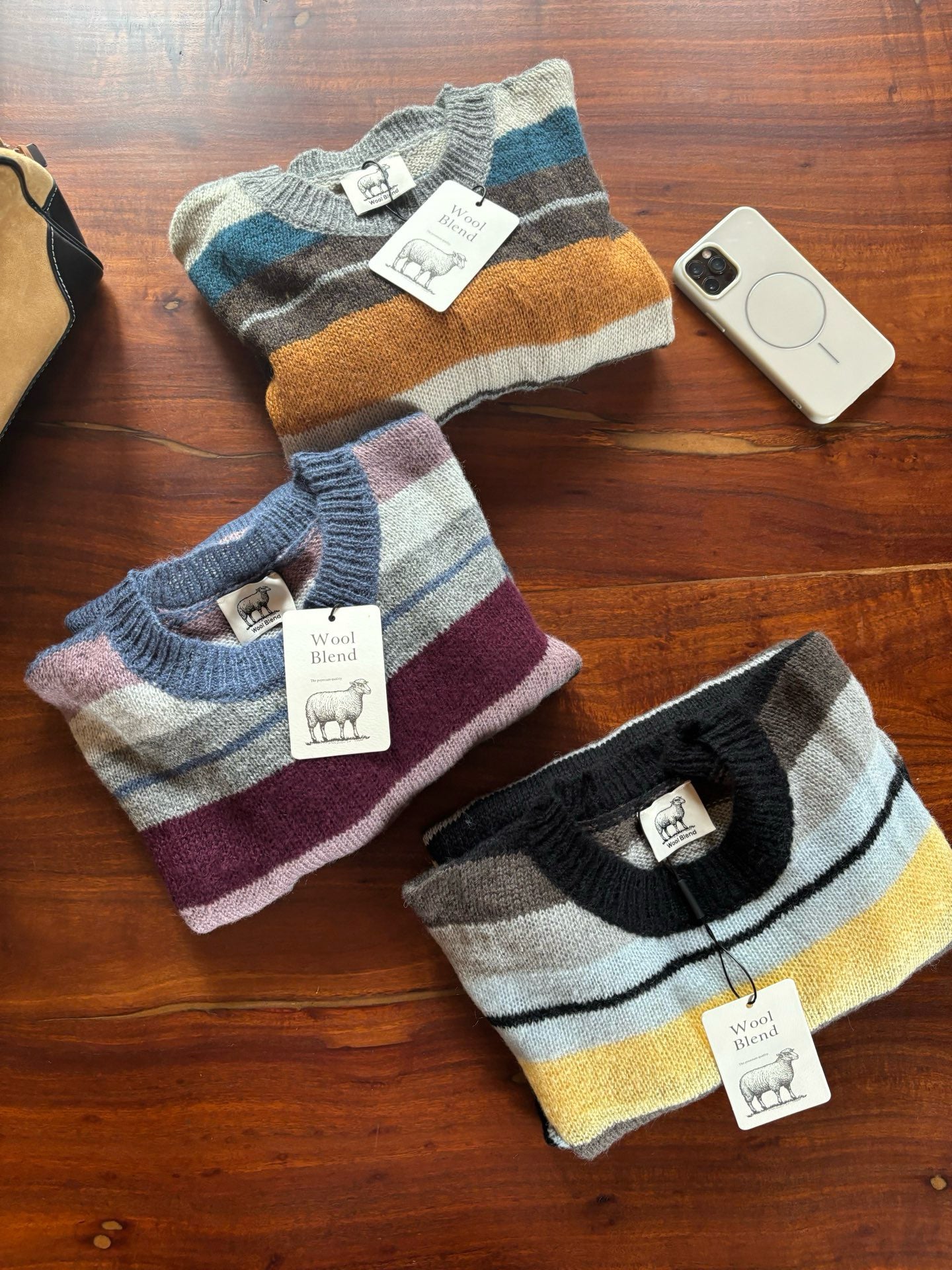 // 復古感撞色間條圓領10%羊毛NT