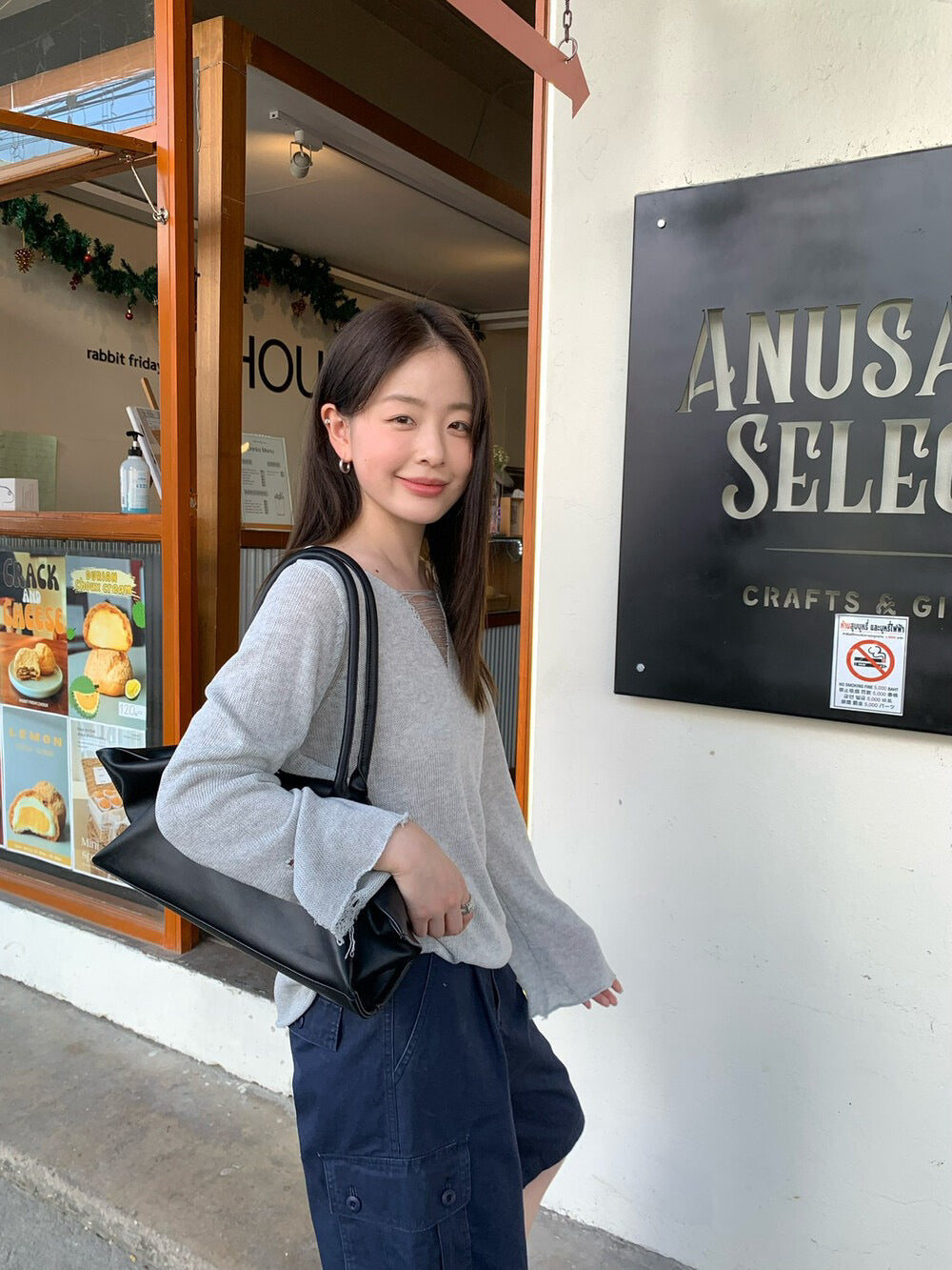 // 慵懶感V領微喇叭袖針織上衣