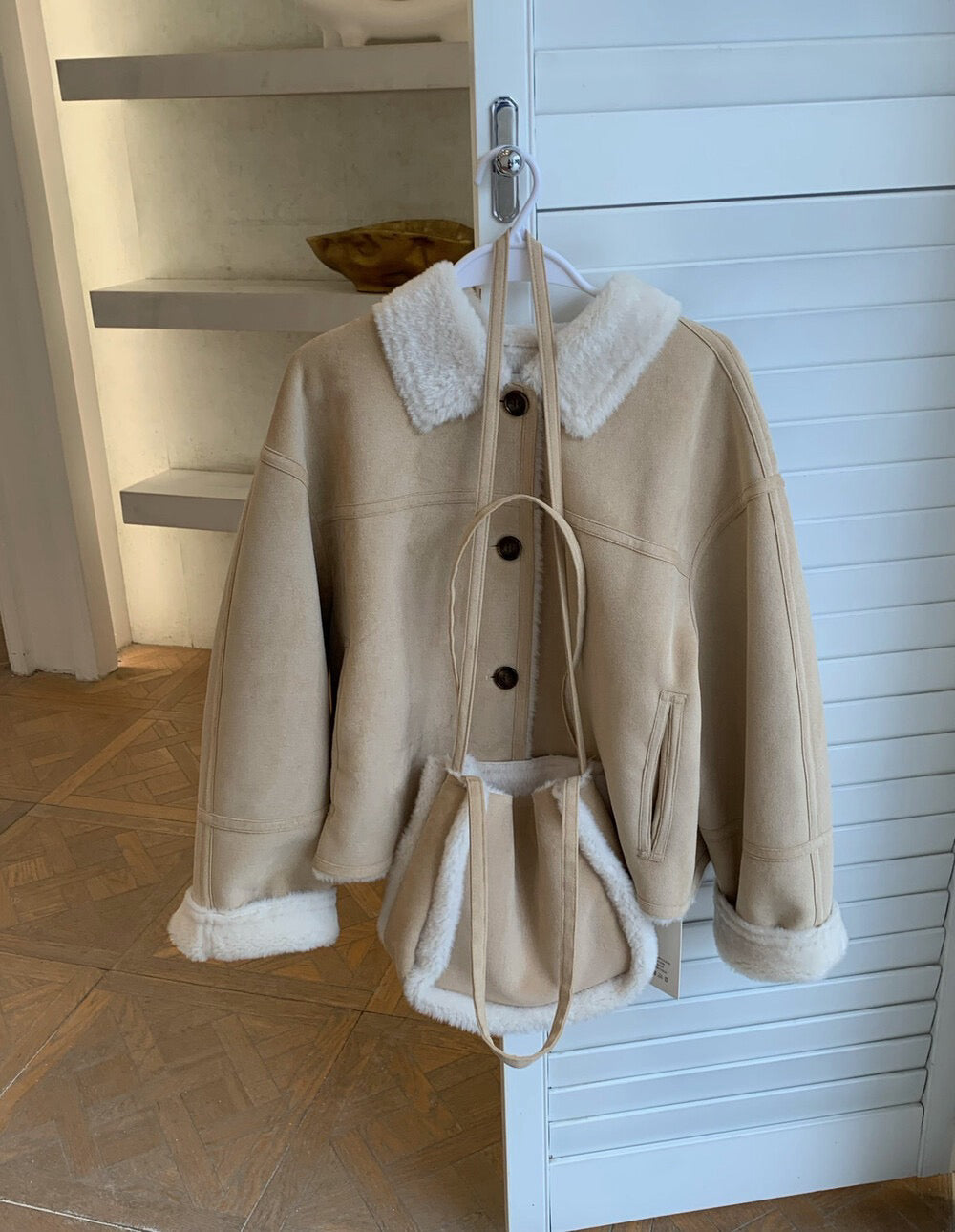 // 超軟皮毛一體麂皮翻領外套(連袋仔)