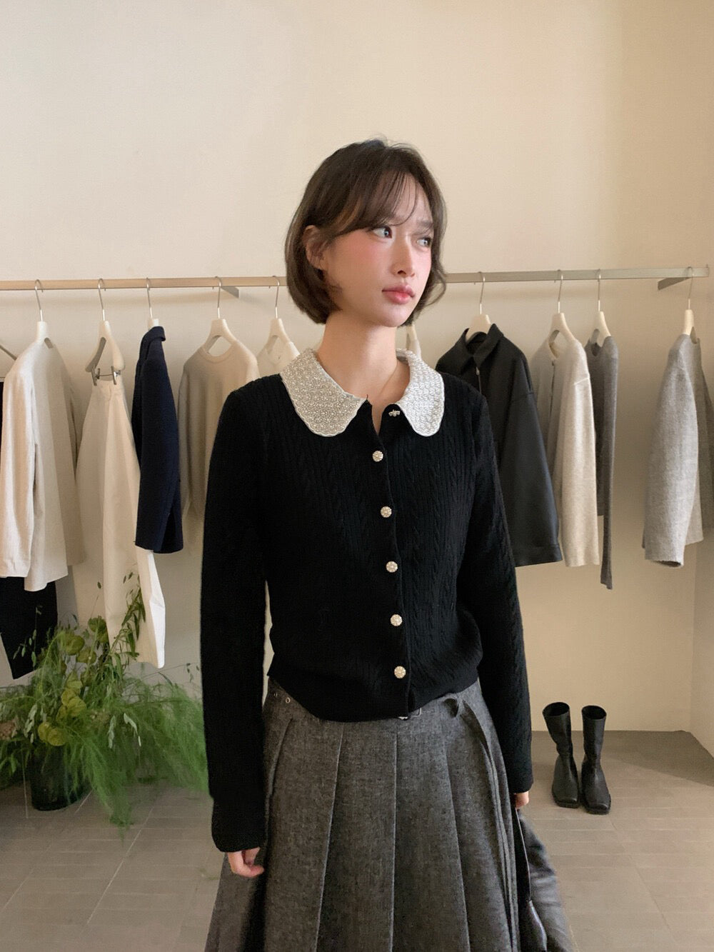 // 33%羊毛重工珍珠領麻花NT