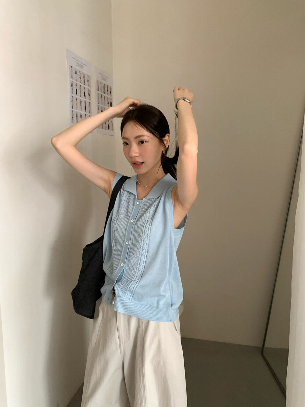 // 圓翻領細麻花織紋針織背心