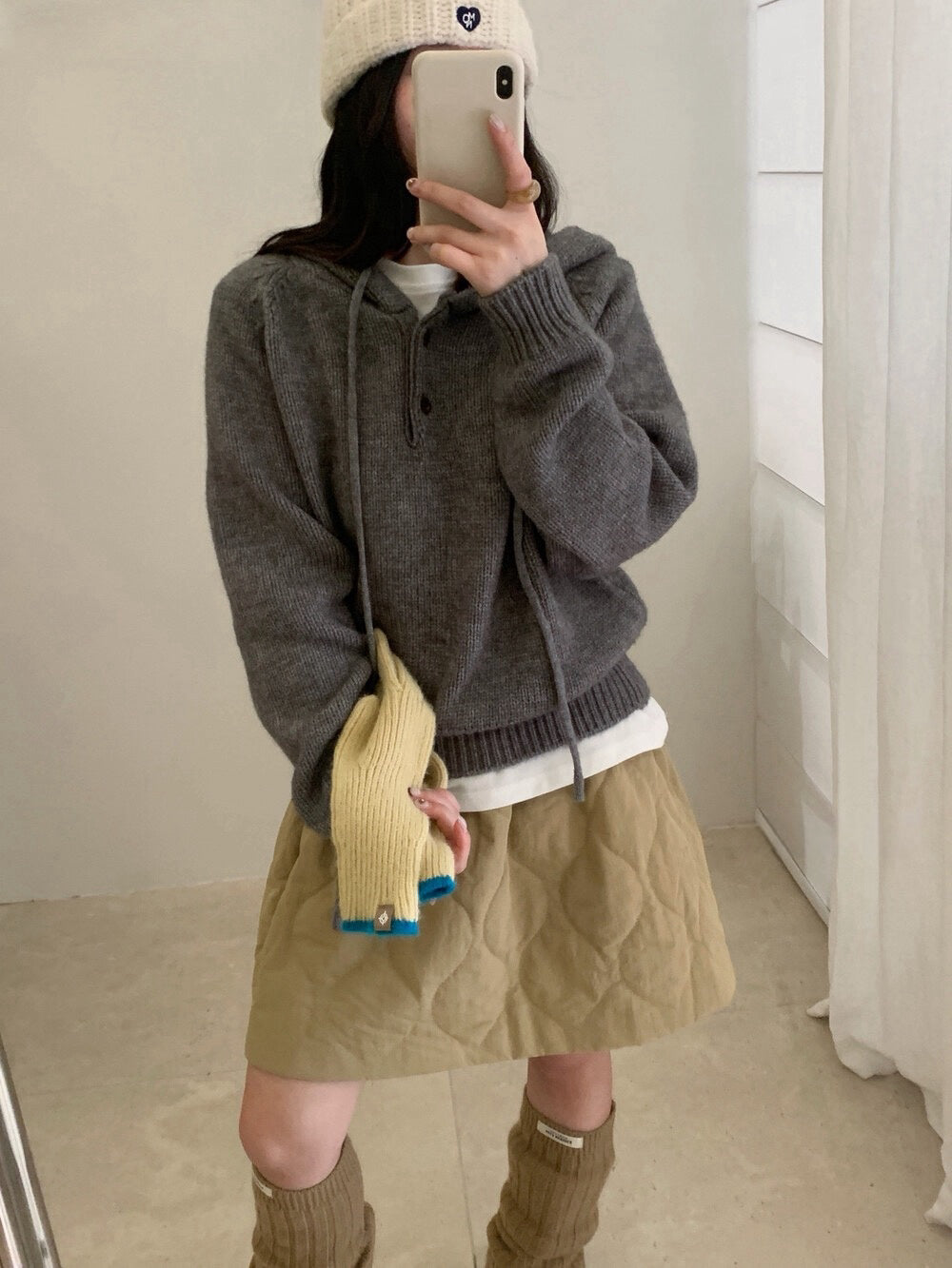 // 鈕扣設計連帽落肩毛衣