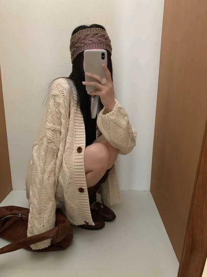 // 復古感V領重工麻花中長CD