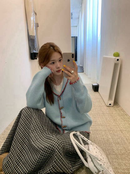 // 18%羊毛撞色鎖邊牛角鈕CD