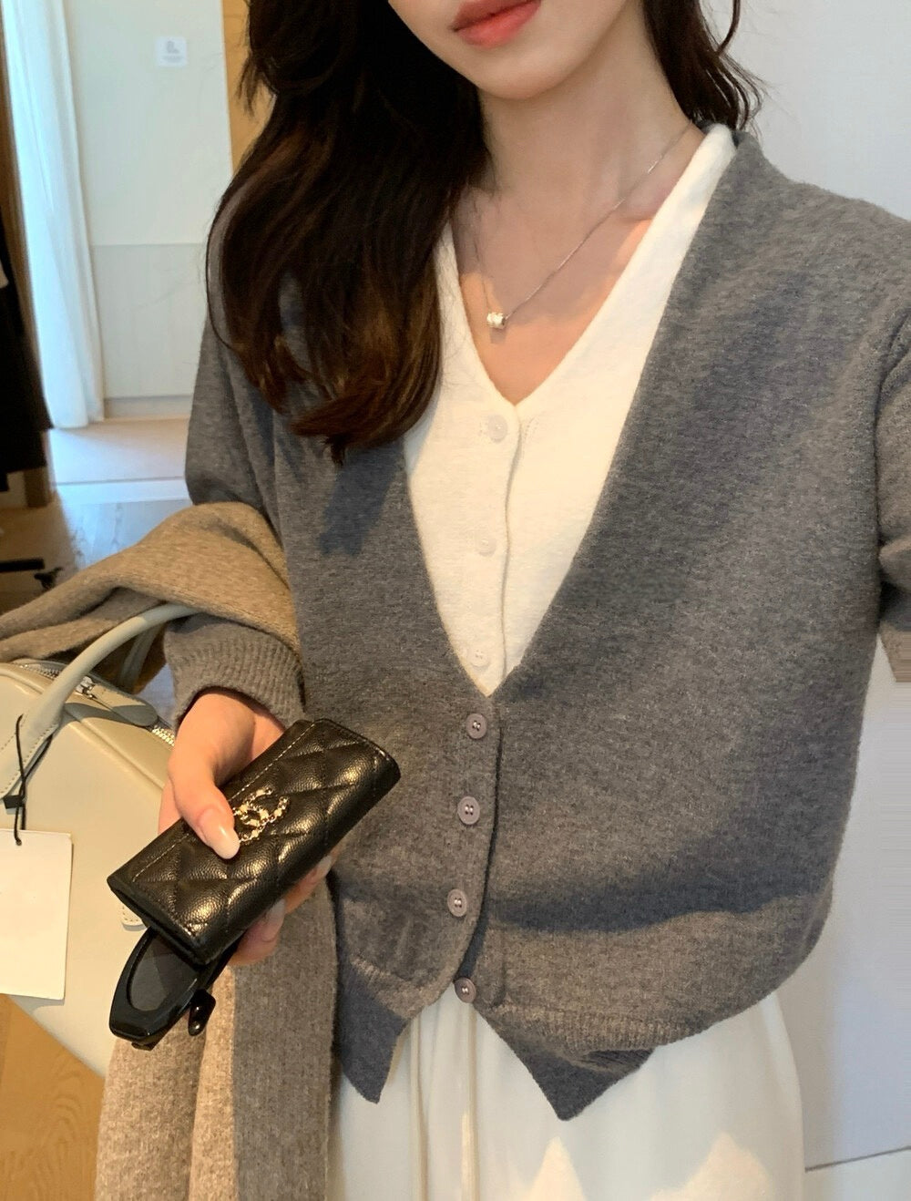 // 深V撞色假兩件開胸CD