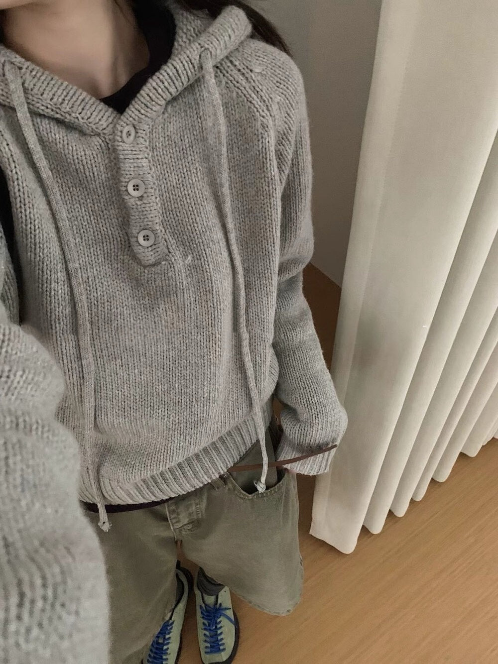 // 顏色超美鈕扣連帽毛衣